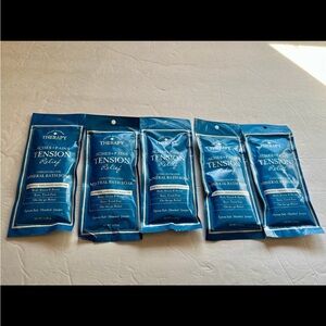 VILLAGE NATURALS THERAPY - ACHES & PAINS/TENSION RELIEF MINERAL BATH & FOOT SOAK